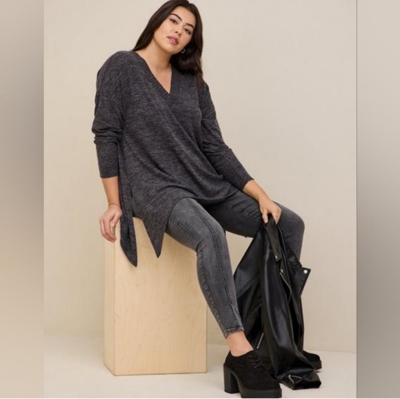 Torrid Super Soft Plush V-Neck Sweater size 2 - Picture 5 of 7